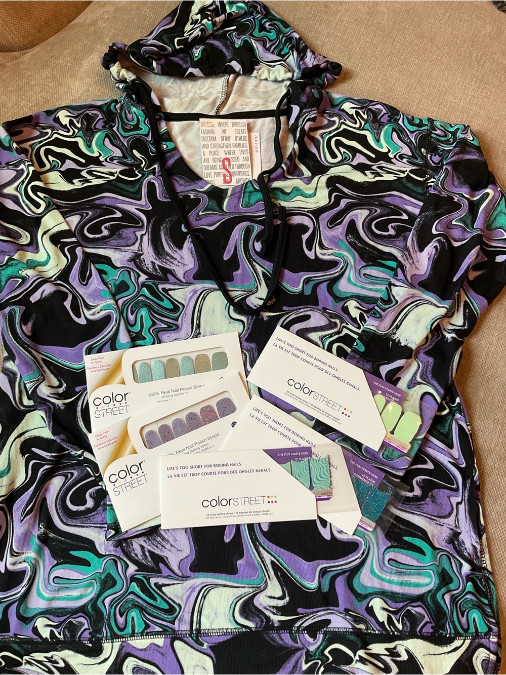 Swirl-Print Hooded Top, Jewelry and Color Street Sets